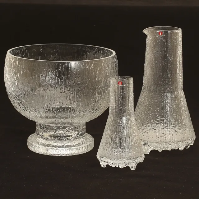 TIMO SARPANEVA. Skål, "Kekkerit". Karaffer, 2 stycken, "Ultima Thule". Glas, Iittala.