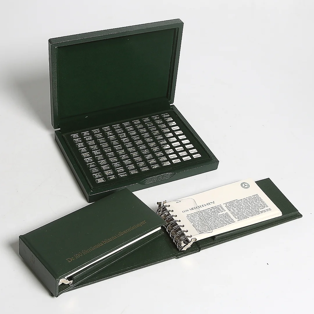 MINIATYRPLAKETTER, silver, "De 100 förnämsta bilarna i silverminiatyrer", Franklin Mint. 1900-talets sista kvartal. — Silver — Stadsauktion Sundsvall