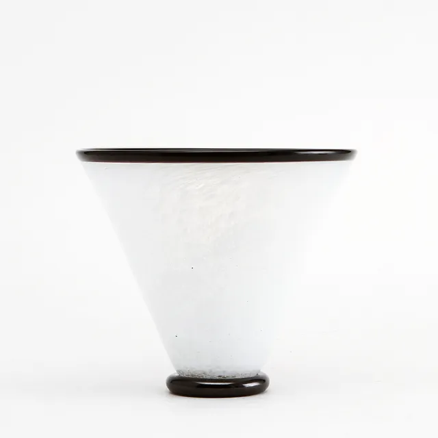 INGEGERD RÅMAN. VAS, Skruf glasbruk. Signerad och numrerad 1/250.