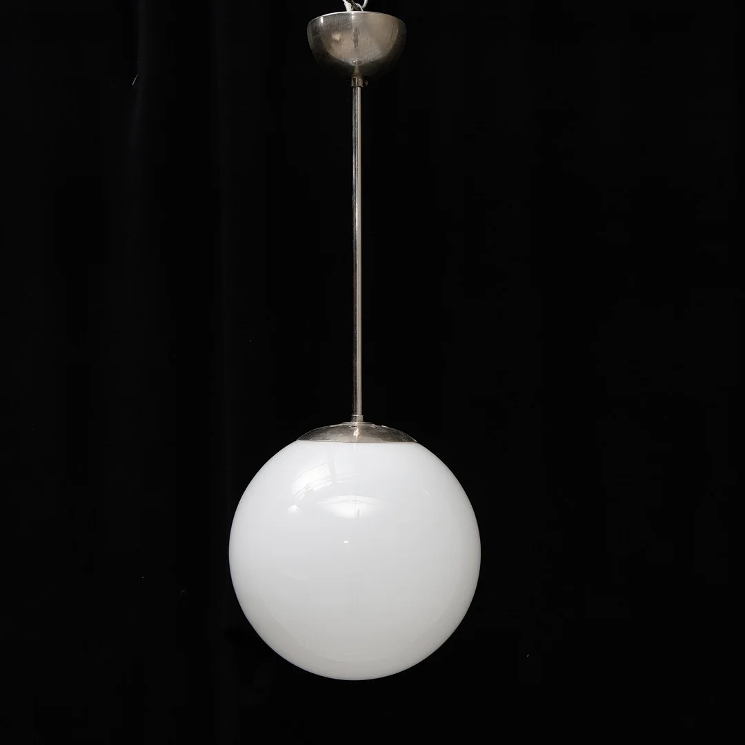 FUNKISPENDEL, kupa i opalinglas, 1940-tal. — Ceiling lights — Auktionsbyrån Varberg