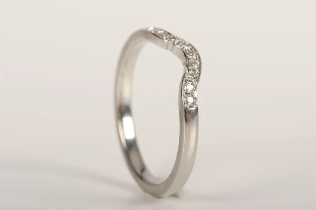 Vintage alliancering af 18 kt hvidguld, 0.09 ct