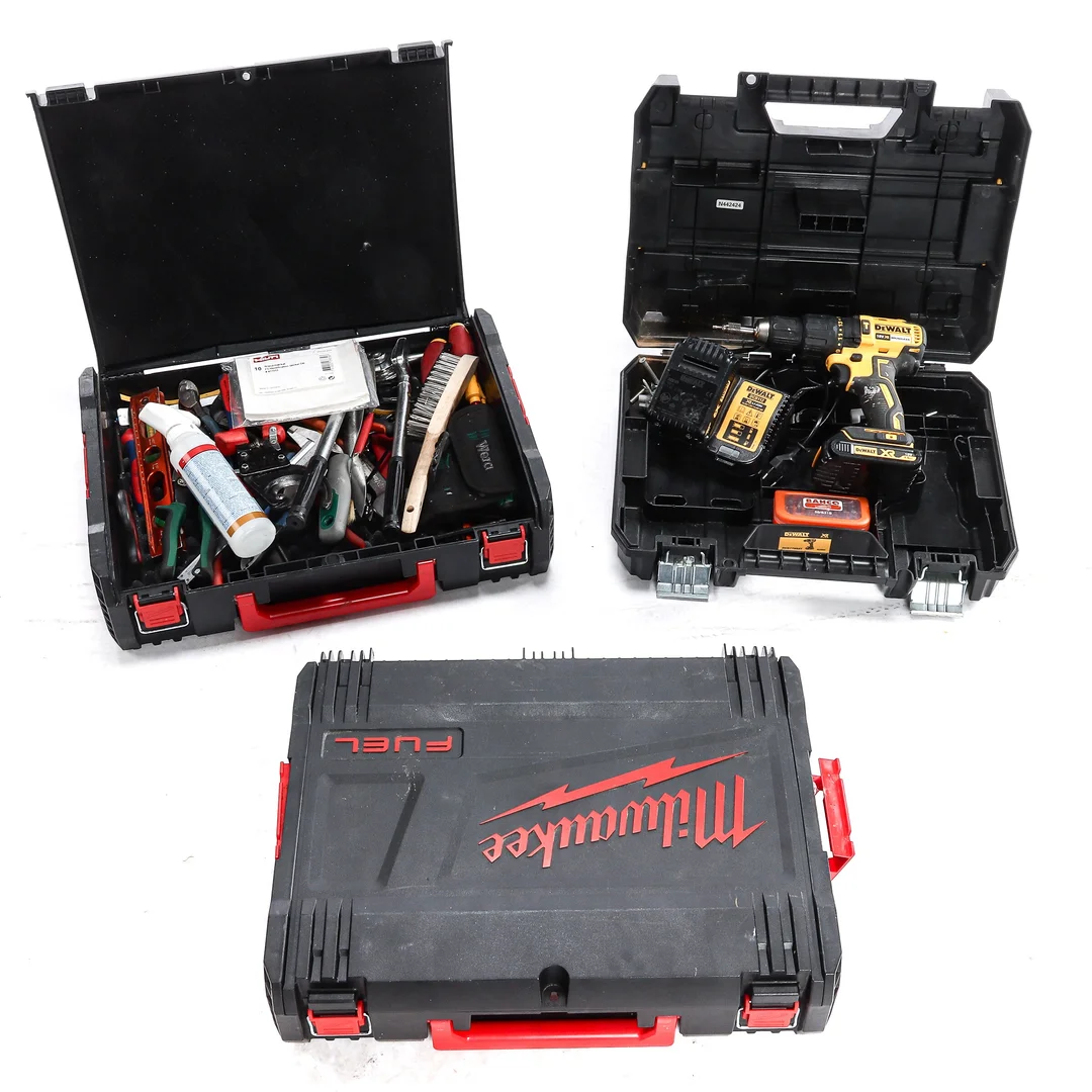 Dewalt screwdriver and two suitcases with various hand tools (3) — Home and garden/Tools, building materials — Lauritz