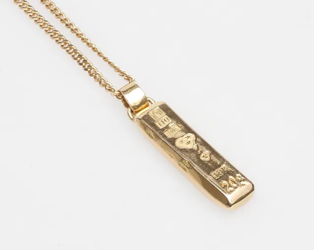 HALSKEDJA PANSAR SAMT HÄNGE, 18k guld, vikt ca 32 gr.