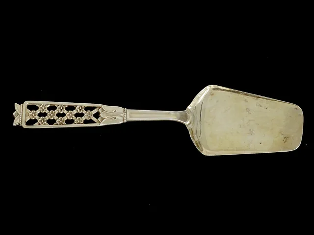 Tårtspade kontrollstämplat silver modell Prinsess 49,5g 210mm, något repig.