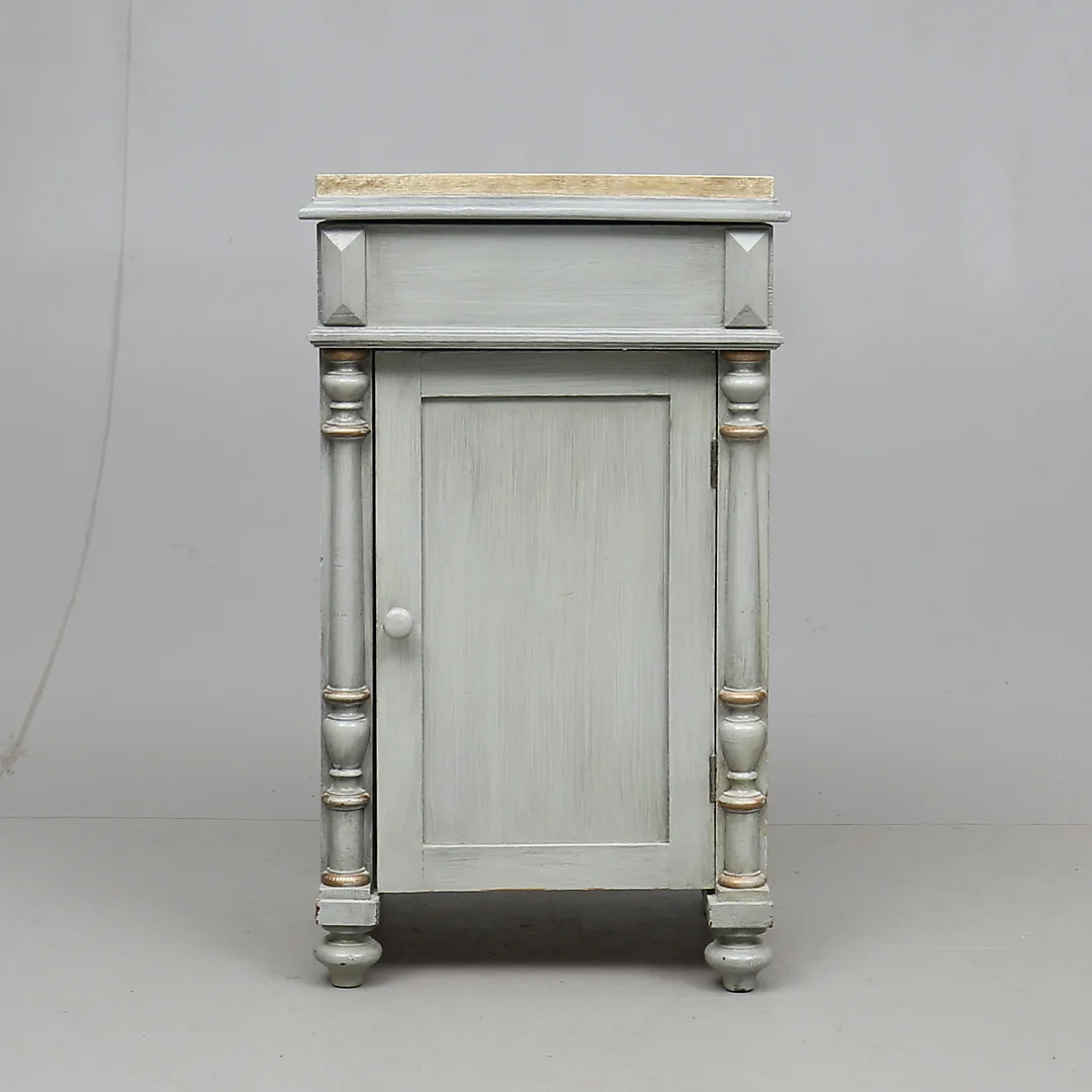 POTTSKÅP, 1900-talets början. — Cupboards, Cabinets & Shelves — Gomér & Andersson Norrköping