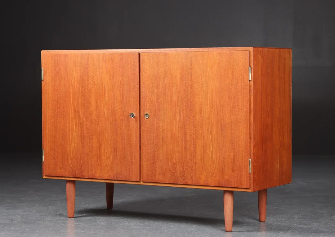 Børge Mogensen. Skænk af teak, 1960'erne — Furniture/Cabinets, chests of drawers — Lauritz