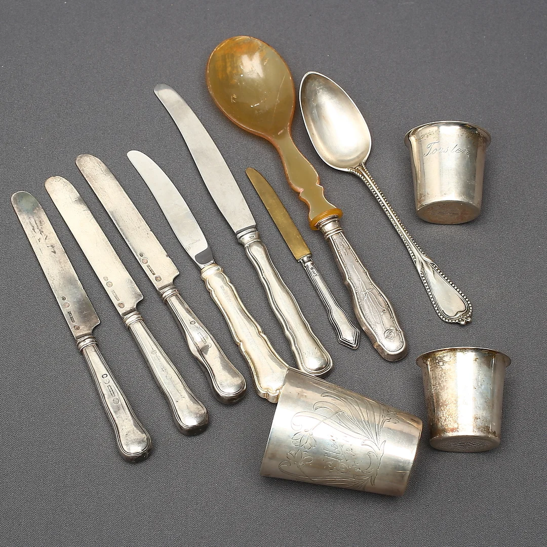 SILVER, 11 delar, olika tillverkare och årtal. — Silver — Auktionshuset Kolonn
