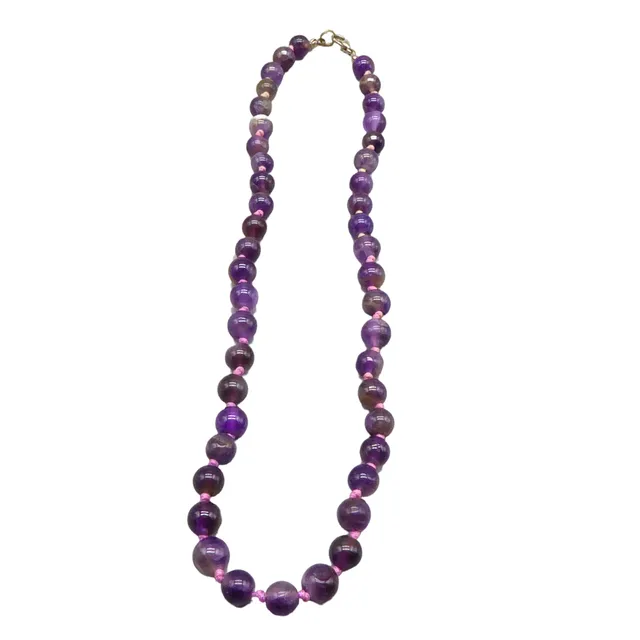 AMETHYST - PERLENKETTE MIT 925ER SILBERVERSCHLUSS.