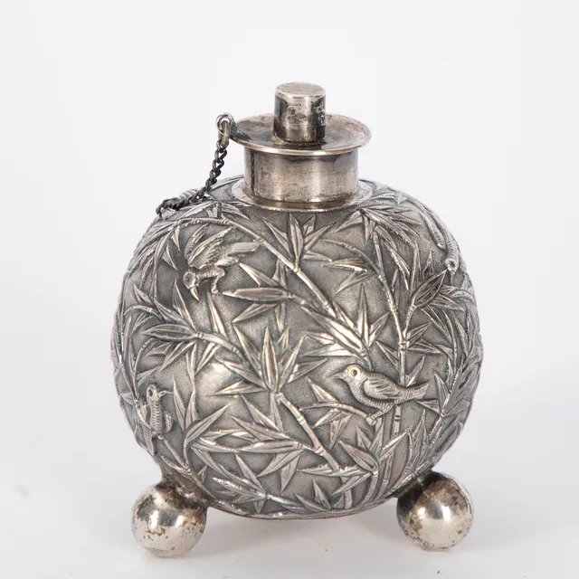 Repoussé-Silberdose mit Bambusdekor, Shanghai, China, um 1900.