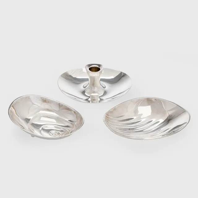 Tapio Wirkkala, Skålar, 2 st, och ljusstake, silver, Hopeatehdas, Helsinki 1958 och 1961.