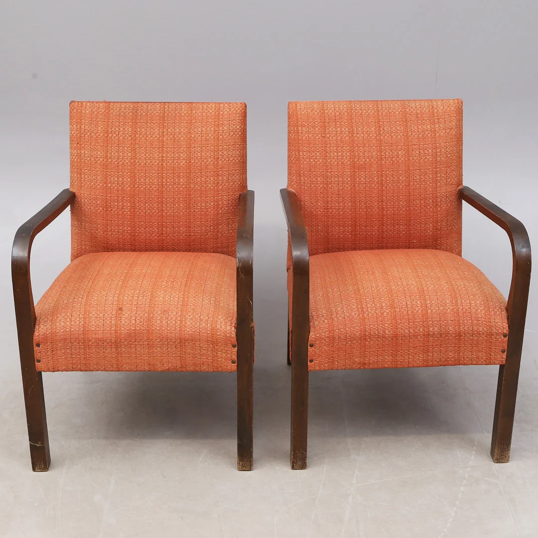 FÅTÖLJER 2 st, trä/textil, ca 1960. — Armchairs & Chairs — Kalmar Auktionsverk