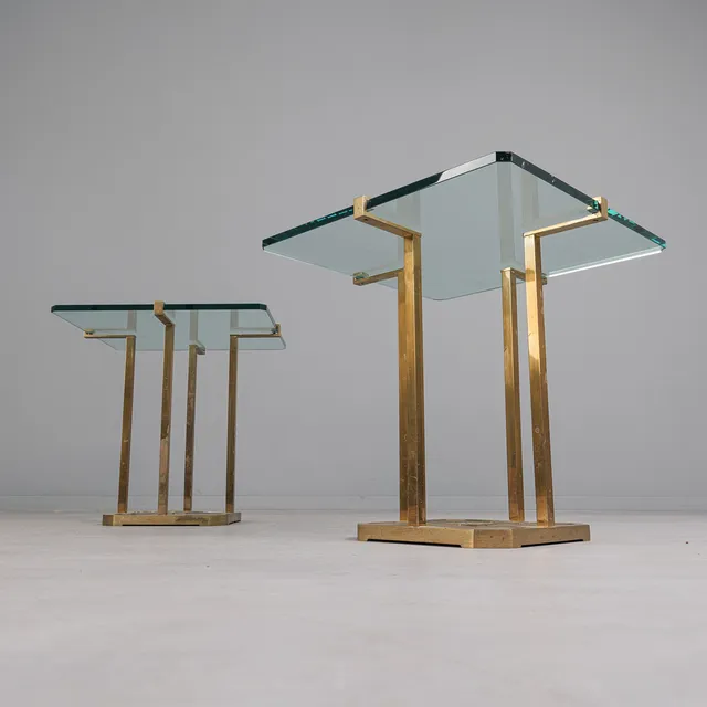 PETER GHYCZY. Zwei Beistelltische / Couchtische, Glas, Messing, 1960er Jahre, Deutschland (2).