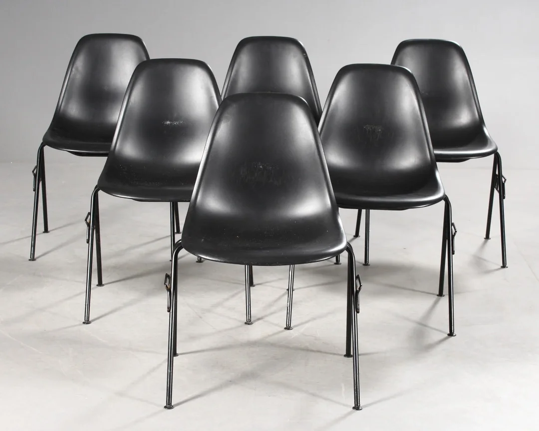Charles Eames. Skalstole, model DSS, sort plast. (6) — Furniture/Chairs — Lauritz