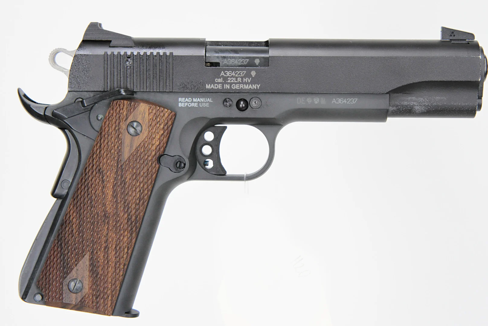 71. PISTOL, tysk, Halvautomatisk, fabrikat GSG, modell 1911, kaliber .22LR, tillv.nr A364237, se-nr SE2285965. — Pistols — Walter Borg