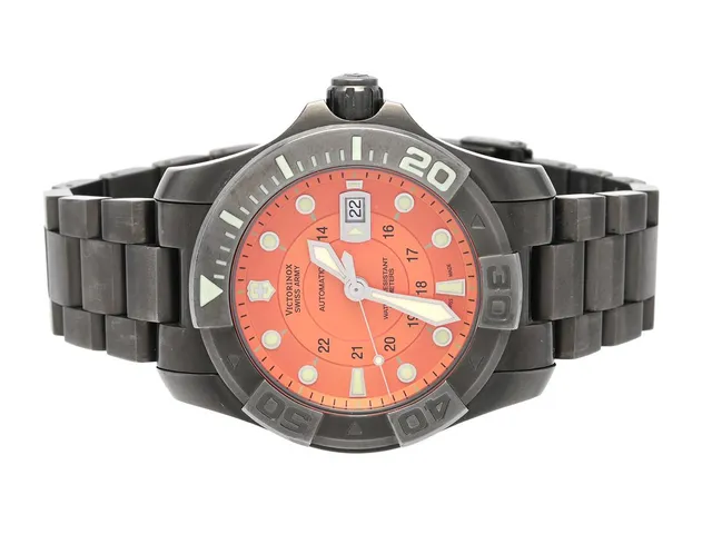 VICTORINOX, Swiss Army (500 METERS), Cal ETA 2892A2, Serie nr. 090700843, Ref nr. V241354, herrur, 43,5 mm, svart stål, automatisk, safirglas, datum, glasbaksida, originallänk, viklås, Ref nr. VF1010, cert, juli 2010, box (ej komplett), ytterkartong.