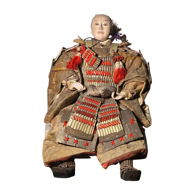 "Musha ningyo" (muñeco de guerra) japonés en madera tallada y policromada con acabado "Gofun", de la era Meiji (1868-1912).