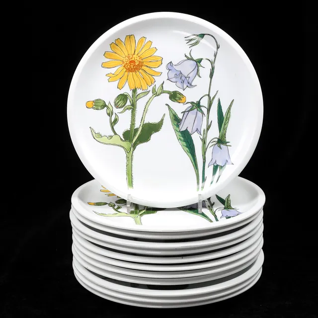 MARGUERITE WALFRIDSSON. "Midsommar" Tallrikar, 12 stycken, porslin, Ikea.
