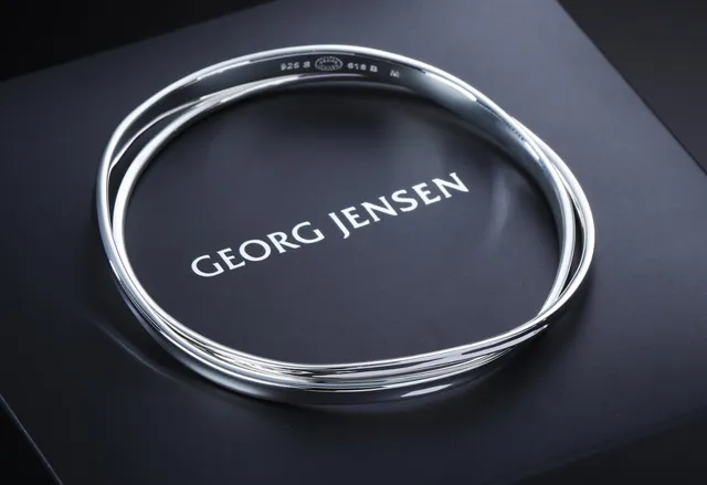 Vivianna Torun Bülow-Hübe for Georg Jensen. 'Marcia' two-in-one arm ring in sterling silver, size M