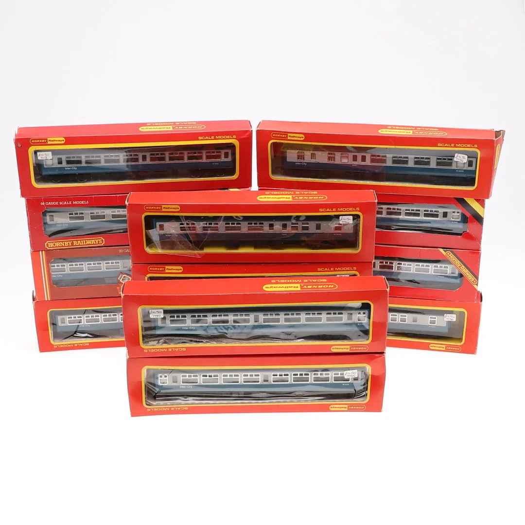 THIRTEEN BOXED HORNBY 00 GAUGE BLUE AND GREY COACHES. — Toys — Lawrences Auctioneers