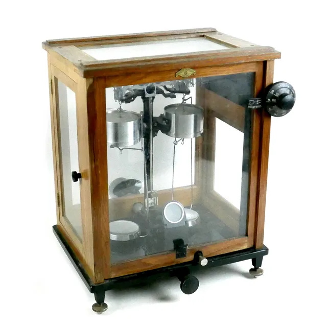 A SET OF VINTAGE LABORATORY SCALES.