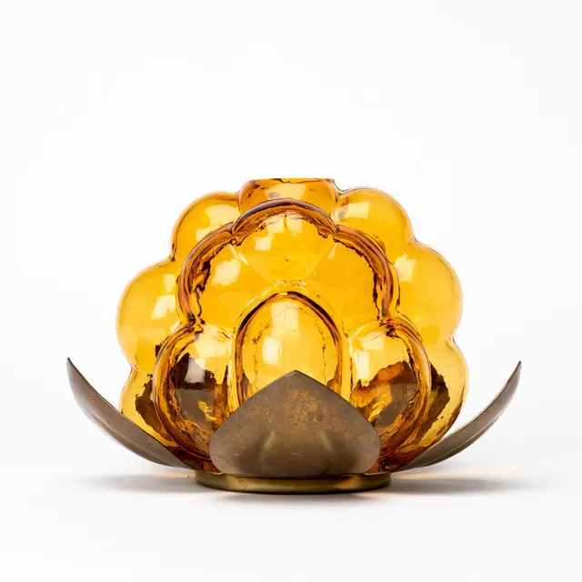 GUNNAR MUSKOS. Ljuslykta, "Hjortron", glas och mässing, Trollheden Design, 1900-talets andra hälft.