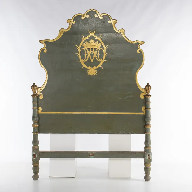 Catalan "Olot"-like headboard in polychrome and gilt wood, last quarter of the 18th Century.