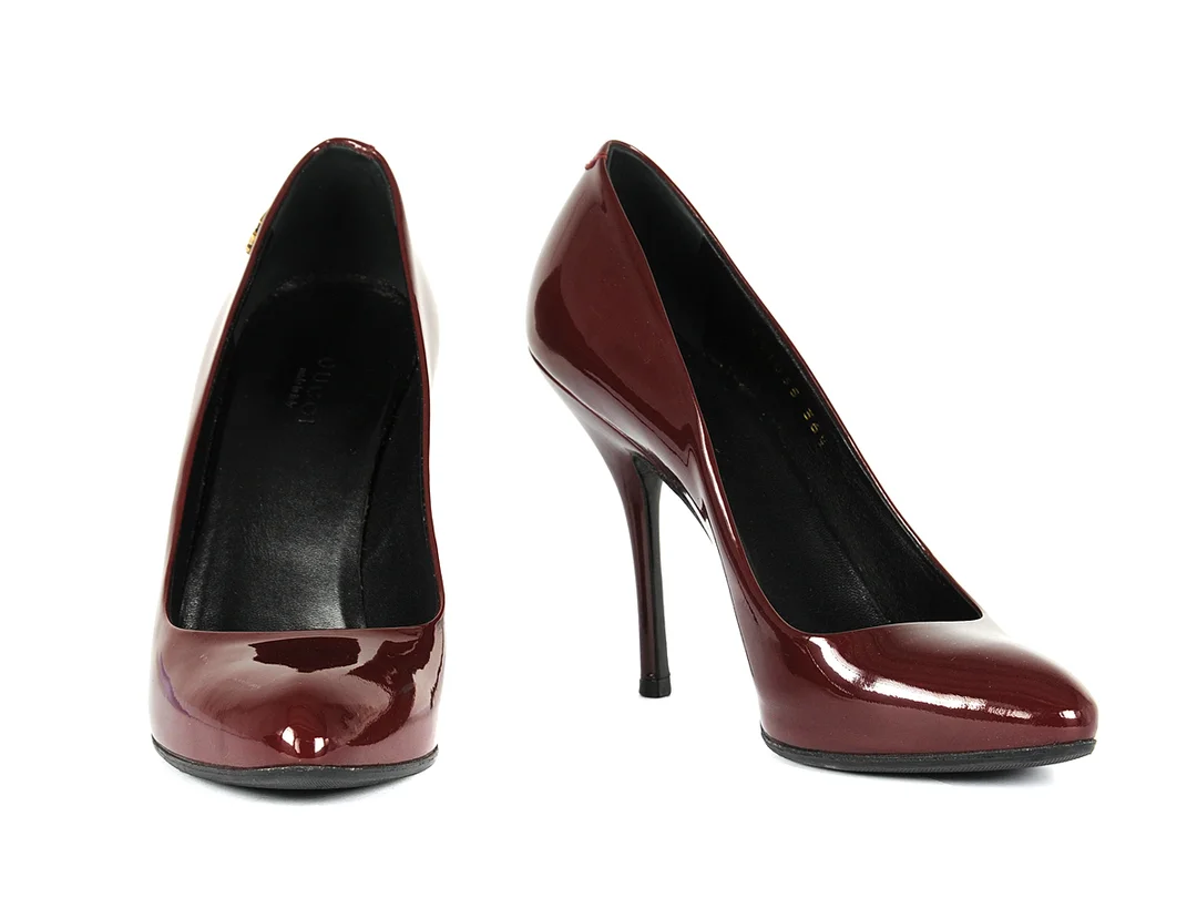 SKOR, GUCCI, pumps, mörkröd skinnlack, stl 36½, skopåse — Kläder/Skor — Kaplans