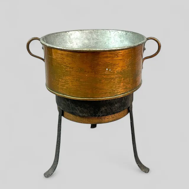 KOPPARKITTEL på STATIV, koppar, metall, 1900-tal.