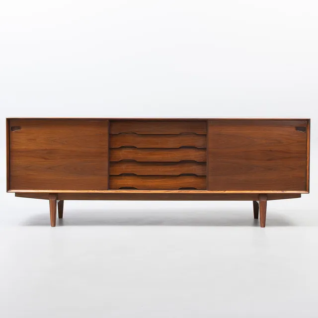 HENRY ROSENGREN HANSEN. Skænk i palisander, model 65, fremstillet hos Skovby Møbelfabrik.