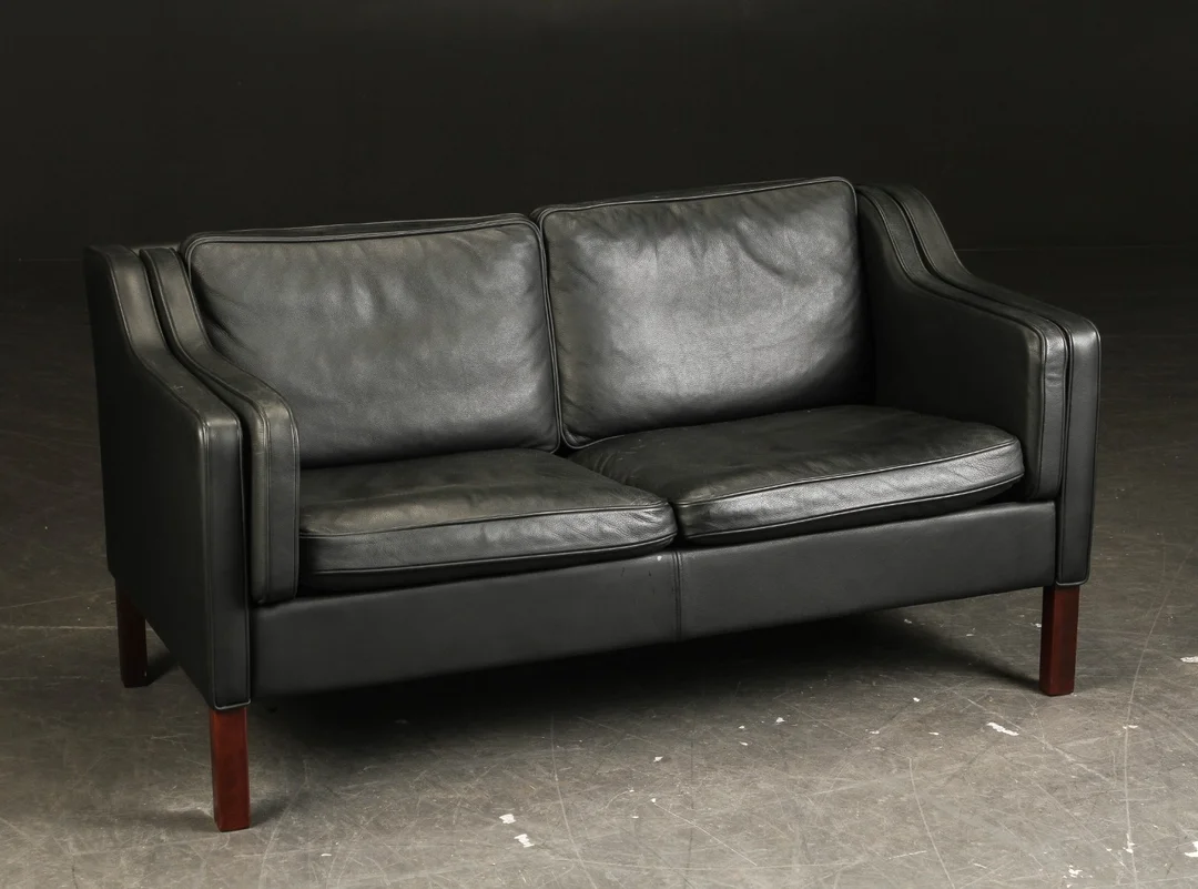 Hurup Møbelfabrik. To pers. sofa, sort læder — Furniture/Lounge suites, sofas — Lauritz