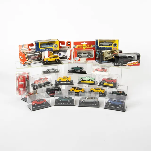 MODELLBILAR, 25 st, mestadels skala 1/72, bl a Matchbox, Corvette, Porsche, Saab, 1900-talets senare del.
