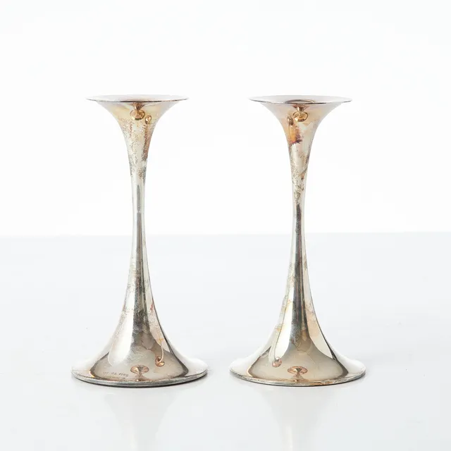 TAPIO WIRKKALA. Ljusstakar, 1 par, "Trumpet", silver, Finland, 1996, trumpetformade, fyllda.