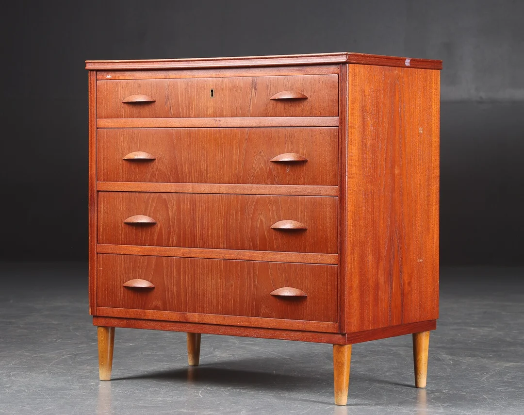 Kommode af teak, 1960'erne — Furniture/Cabinets, chests of drawers — Lauritz