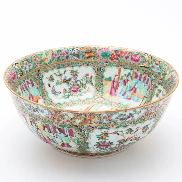 BÅLSKÅL, porslin, polykrom emaljdekor med figurscener, Kanton, Kina, 1800-tal.