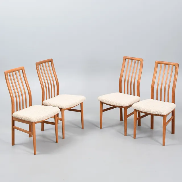 KAI KRISTIANSEN. Sæt af fire stole af teak, model 170. For Schou Andersen. Danmark, 1980'erne.