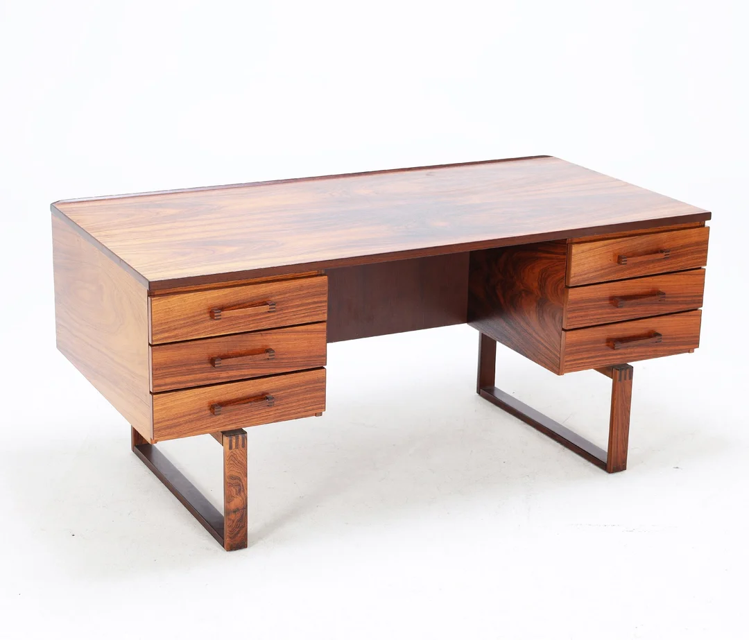 Danish Furniture Manufacturer: Freestanding desk made of rosewood — Furniture/Office furniture — Lauritz