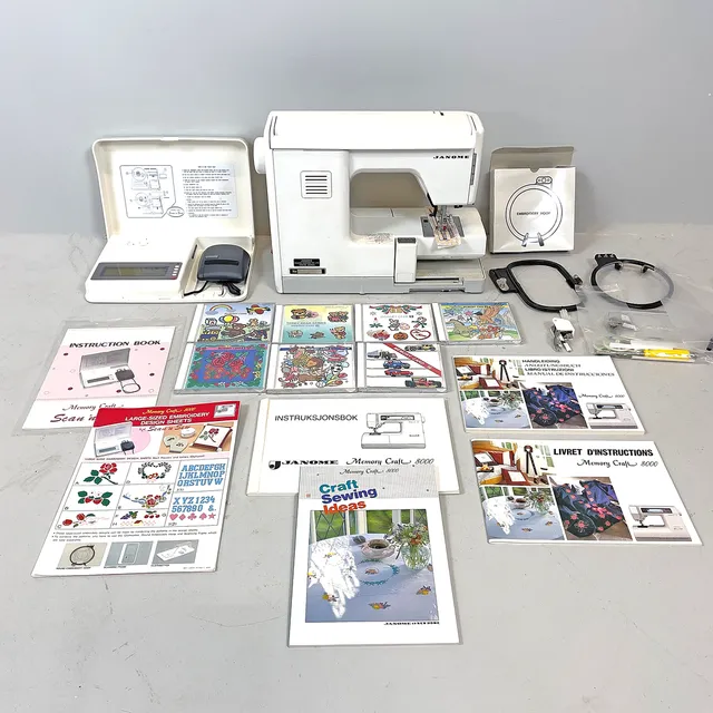 SY- & BRODERIMASKIN, datoriserad, Janome Memory Craft 8000, Japan, 1993.