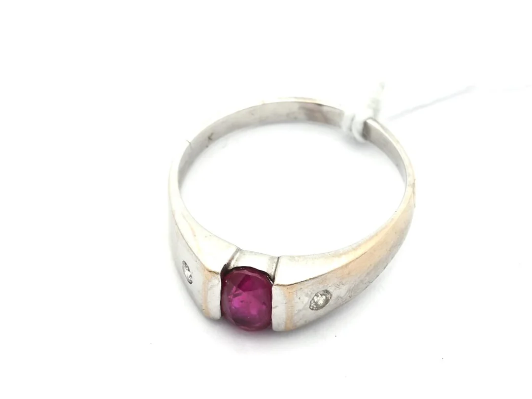 Ring 18K 3,8g Ø18½ med röd sten och diamanter 2xca0,03ct, rodieringsbehov — Smycken/Ring — Kaplans