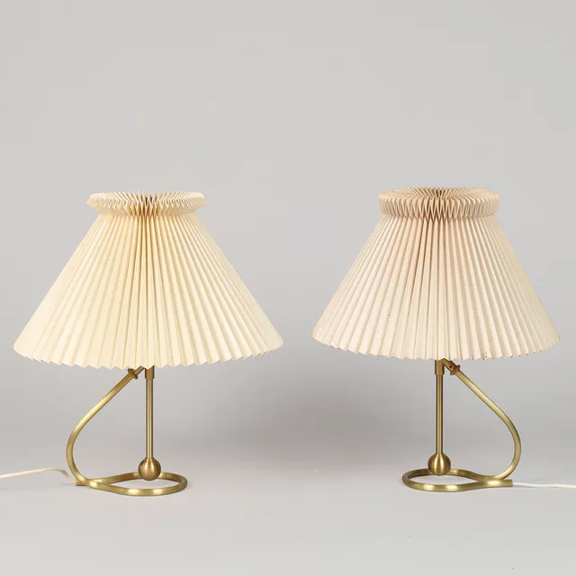 KAARE KLINT (F 1888 -1954). Le klint Væg/bordlamper “Kip-lampe” Model 306. Danmark (2).