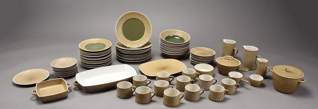 Jens Harald Quistgaard for Kronjyden/Nissen/Bing & Grøndahl. 'Relief' middags- og kaffeservice (72)