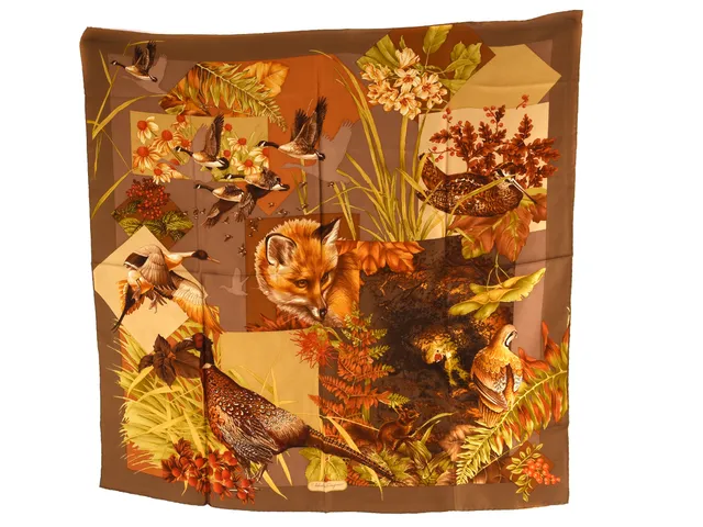 SCARF, SALVATORE FERRGAMO, 100% siden, 90x90cm, räv, fåglar, brun,rost.