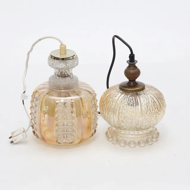 TAKLAMPOR, olika, 2 st, glasskärmar.
