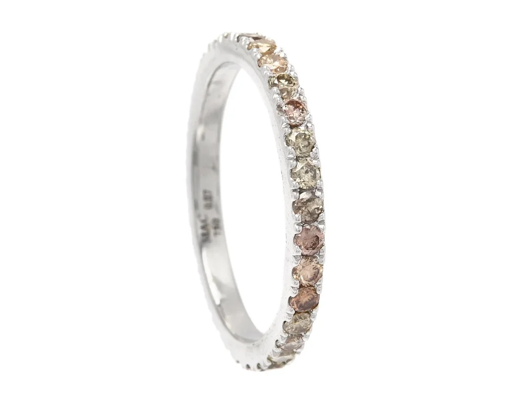 HELALLIANSRING, 18K vitguld, briljantslipade diamanter 0,75 ctv enligt gravyr, ca LY-FBr/SI-P, stl 17 mm, vikt 2,2 g, några diamanter med nagg. — Smycken/Alliansring — Kaplans
