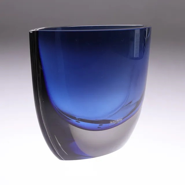 CHRISTIAN VON SYDOW. vas, glas, Kosta Boda, signerad.