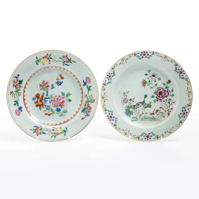 Tallrikar, två stycken, porslin, Qingdynastin, Qianlong (1736-95).