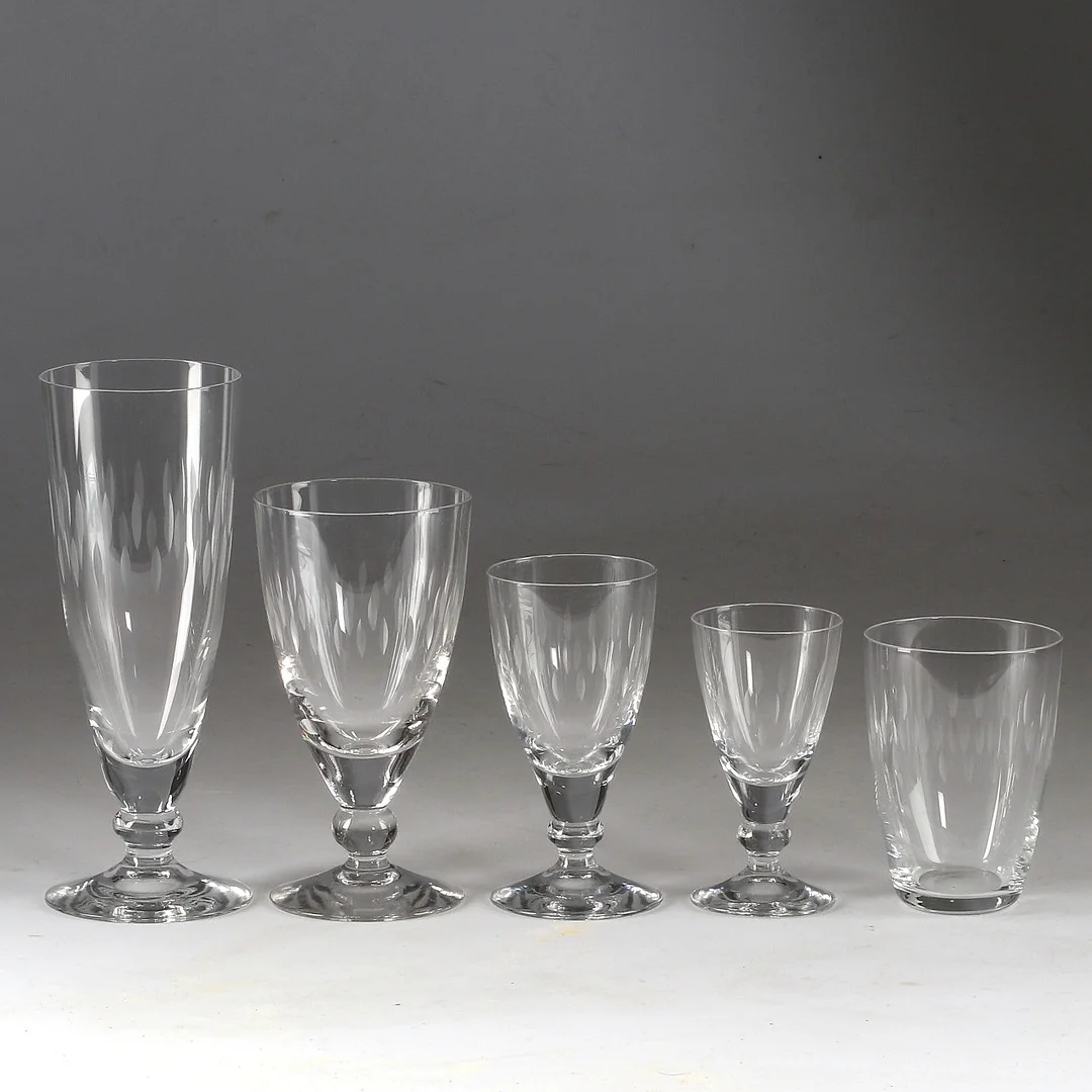 GLASSERVIS, 58 delar, slipad dekor, 1930-/1940-tal. — Tableware — Stadsauktion Sundsvall
