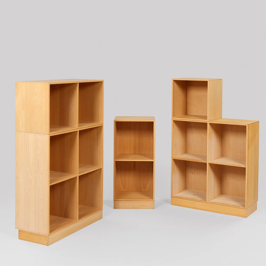 AT-BO. Fem reolmoduler af massiv bøg, Danmark, (5+3). — Cupboards, Cabinets & Shelves — Palsgaard Kunstauktioner