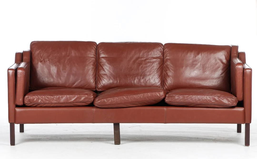 Stouby. Three-seater sofa in black leather, model 'Eva' — Furniture/Lounge suites, sofas — Lauritz