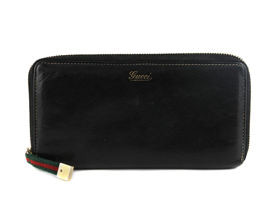 PLÅNBOK, GUCCI, svart läder, 12st kontokortfack, mynt sedel, 18x10x2cm, slitage. — Accessoarer/Plånböcker — Kaplans