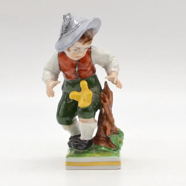 ERNST BOHNE & SÖHNE. "JUNGE MIT KÜCKEN", TÜRINGER PORZELLANFIGUR, POLYCHROM, DEUTSCHLAND, UM 1950.